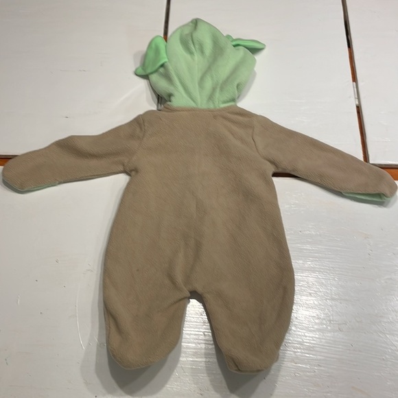 0-3 months Star Wars Baby Yoda The Child Mandolorian footed footies onesie - Picture 8 of 12